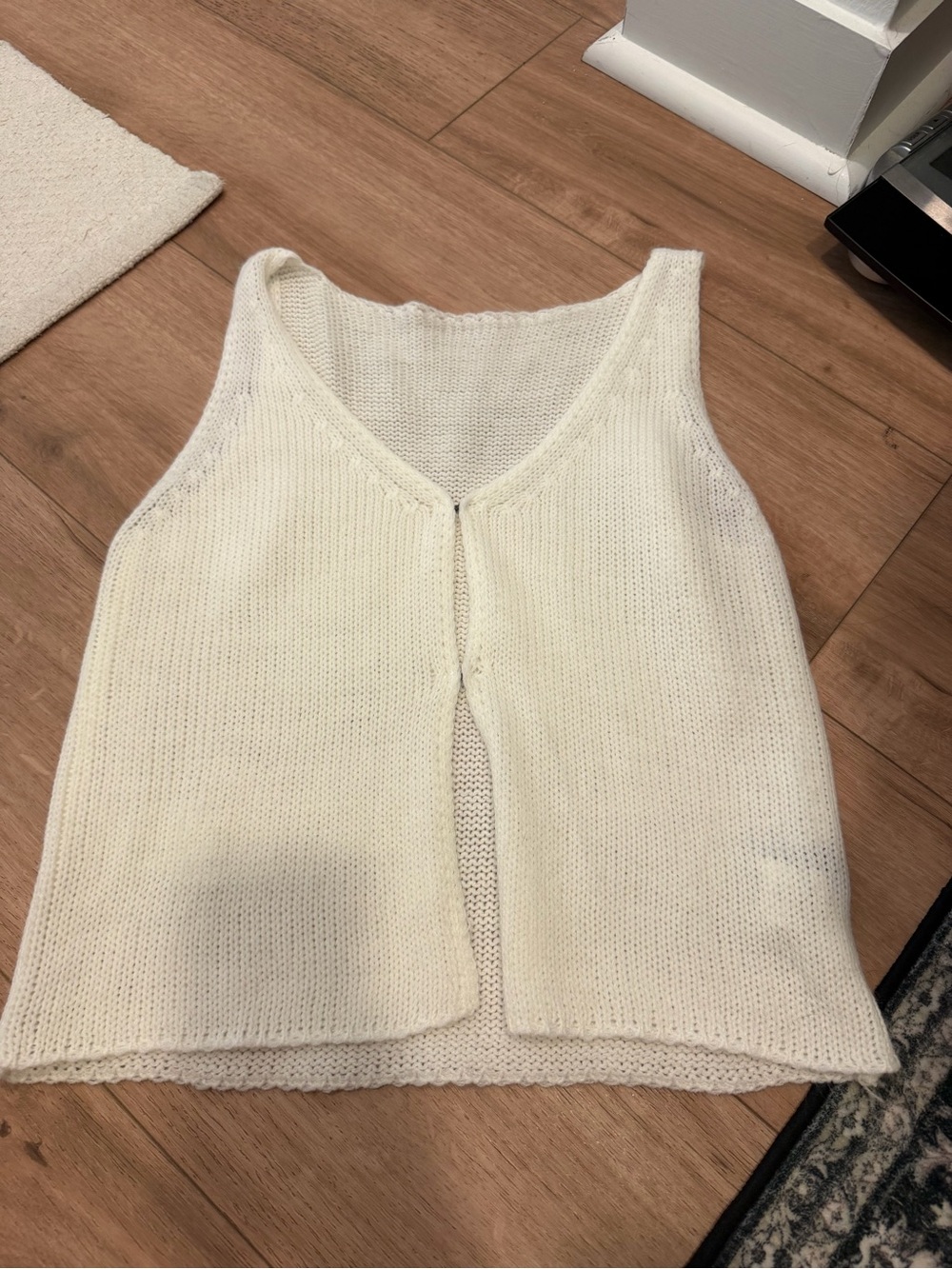 SHEIN Cream Knit V-Neck Split-Front Tank